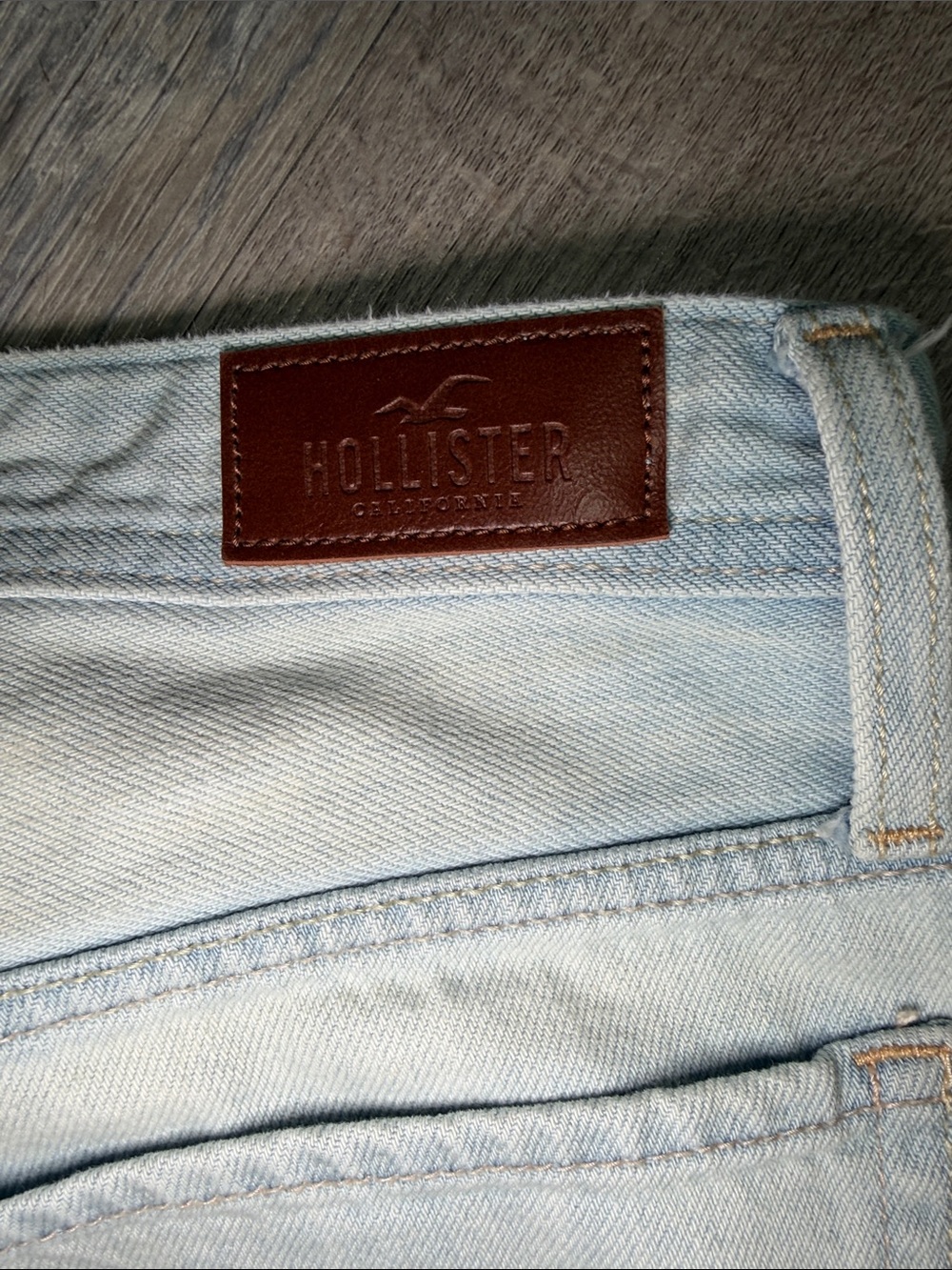 Hollister High-Rise Mom 3’ Light Blue Distressed Denim Shorts - Size 7/w28 - Picture 9 of 11